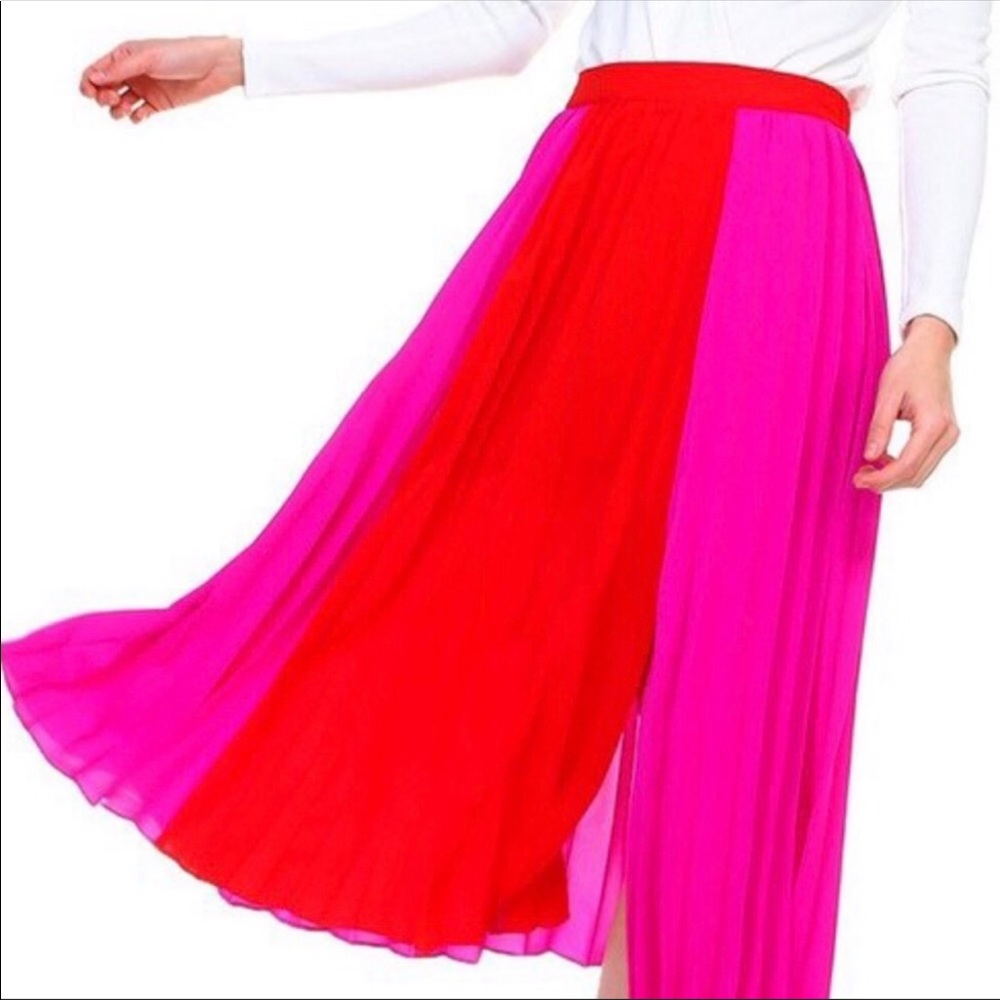 Pleated accordion skirt